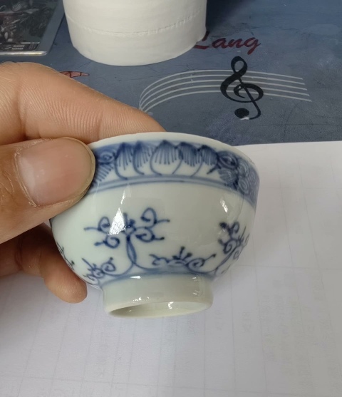 古玩陶瓷清康熙忍冬紋茶杯拍賣,當(dāng)前價(jià)格1800元