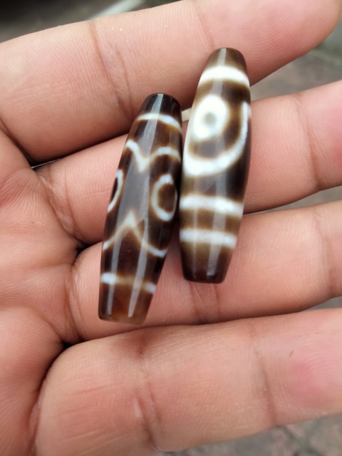 古玩玉器兩顆天珠，兩眼和三眼拍賣，當前價格500元