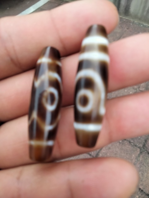 古玩玉器兩顆天珠，兩眼和三眼拍賣，當前價格500元