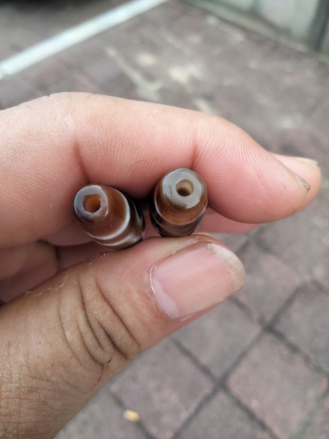 古玩玉器兩顆天珠，兩眼和三眼拍賣，當前價格500元