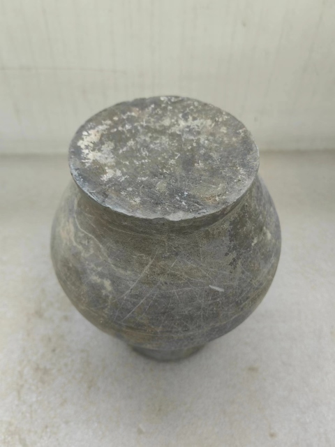古玩陶瓷灰陶彩繪漢壺拍賣,當(dāng)前價(jià)格850元