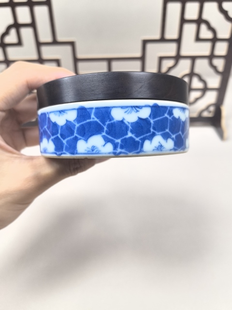 古玩陶瓷清中期青花冰梅紋蓋盒拍賣,當前價格1200元
