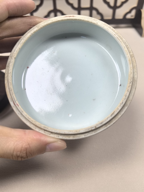 古玩陶瓷清中期青花冰梅紋蓋盒拍賣,當前價格1200元
