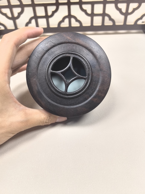 古玩陶瓷清中期青花冰梅紋蓋盒拍賣,當前價格1200元