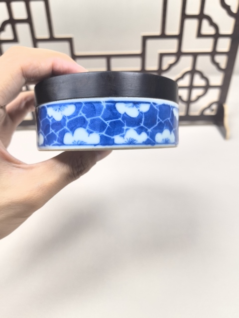 古玩陶瓷清中期青花冰梅紋蓋盒拍賣,當前價格1200元
