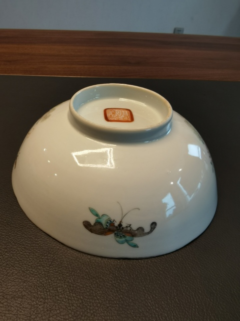 古玩陶瓷大清同治年製官窯本朝款粉彩蝶戀花紋花口碗拍賣,當前價格3200元
