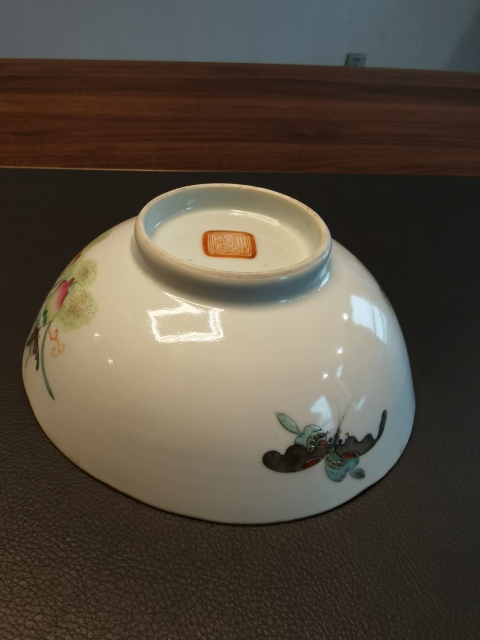 中国　清時代　官窯　大清嘉慶年製　粉彩花卉胡蝶紋馬蹄型碗　送料込み0927 中国 清時代 官窯 大清嘉慶年製 粉彩花卉胡蝶紋馬蹄