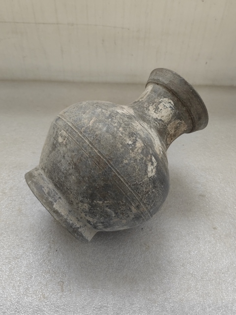 古玩陶瓷灰陶彩繪漢壺拍賣,當(dāng)前價(jià)格850元