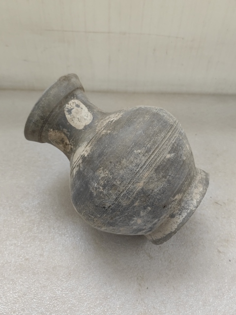 古玩陶瓷灰陶彩繪漢壺拍賣,當(dāng)前價(jià)格850元