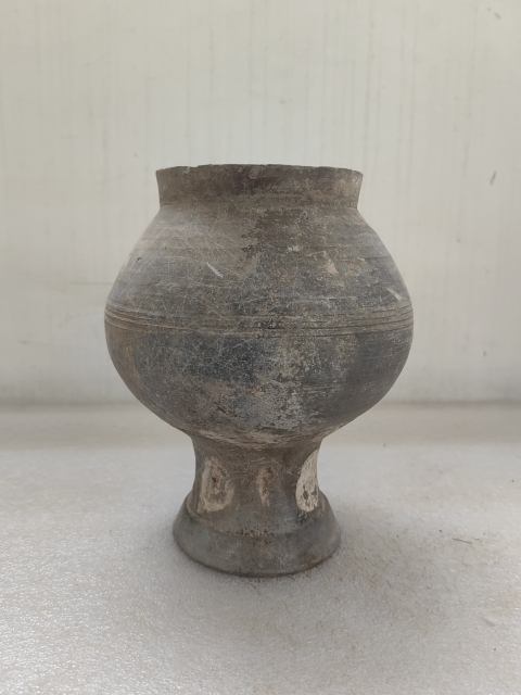 古玩陶瓷灰陶彩繪漢壺拍賣,當(dāng)前價(jià)格850元