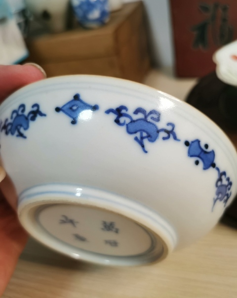 古玩陶瓷清中期青花利見大人醬口碟拍賣,當前價格1500元