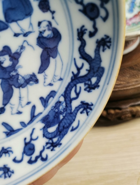 古玩陶瓷清中期青花利見大人醬口碟拍賣,當前價格1500元