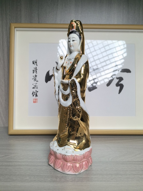 古玩陶瓷創匯 白釉金彩觀音菩薩造像拍賣，當前價格260元