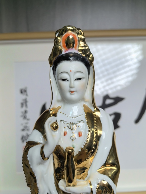 古玩陶瓷創匯 白釉金彩觀音菩薩造像拍賣，當前價格260元