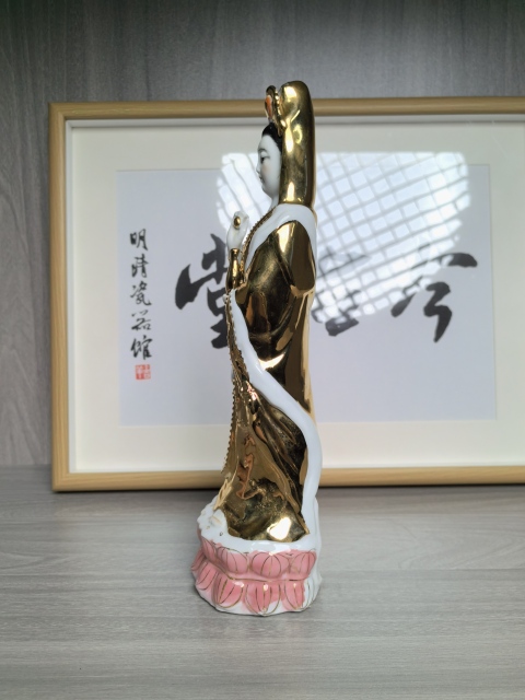 古玩陶瓷創匯 白釉金彩觀音菩薩造像拍賣，當前價格260元
