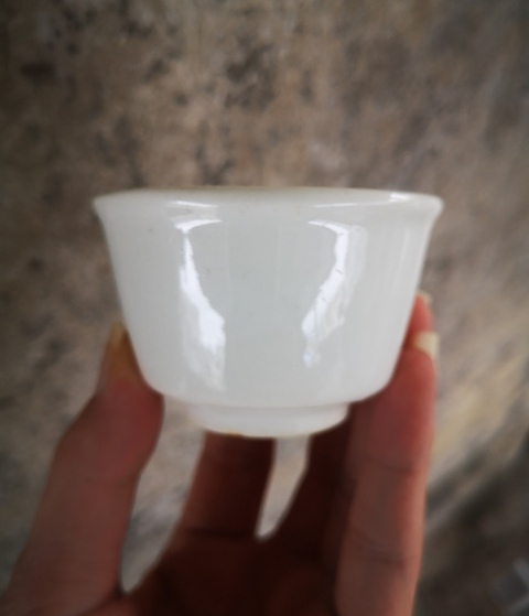 古玩陶瓷清代.甜白釉唇口杯拍賣，當前價格980元
