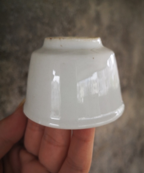 古玩陶瓷清代.甜白釉唇口杯拍賣，當前價格980元