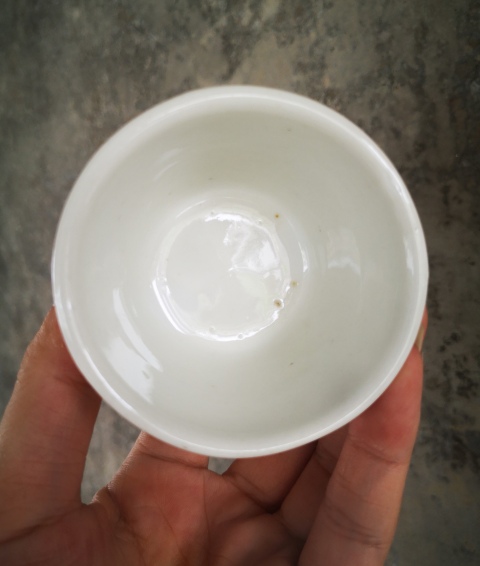 古玩陶瓷清代.甜白釉唇口杯拍賣，當前價格980元