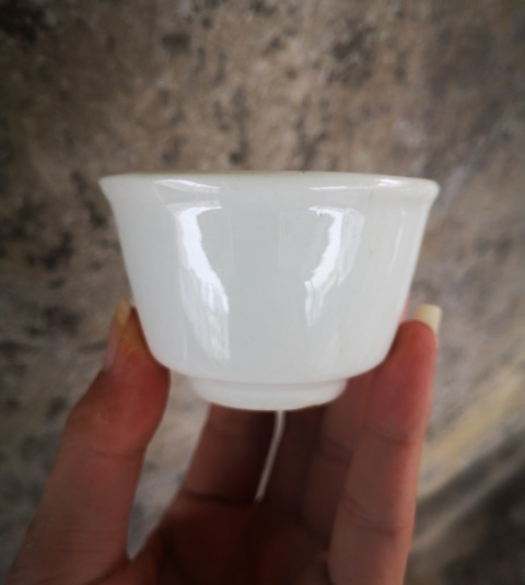 古玩陶瓷清代.甜白釉唇口杯拍賣，當前價格980元