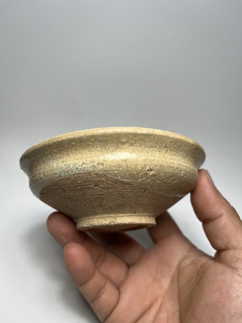 古玩陶瓷(元代收藏佳品)青釉束口盞拍賣,當前價格0元
