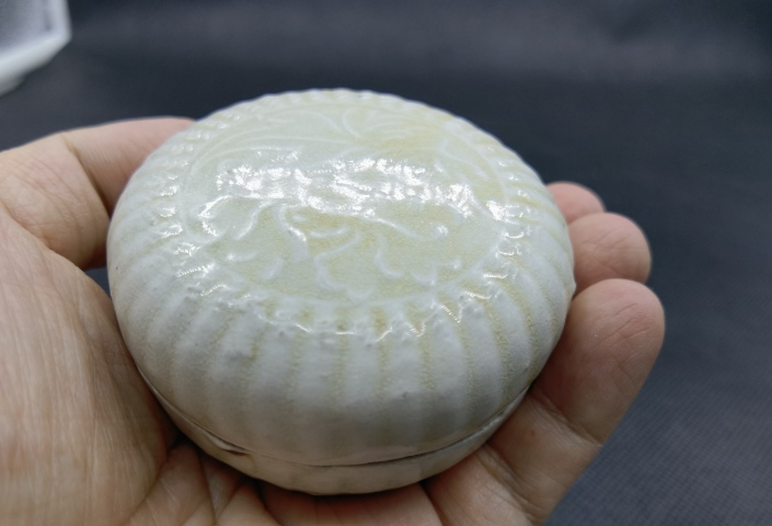 古玩陶瓷青白釉印花粉盒拍賣,當前價格1580元