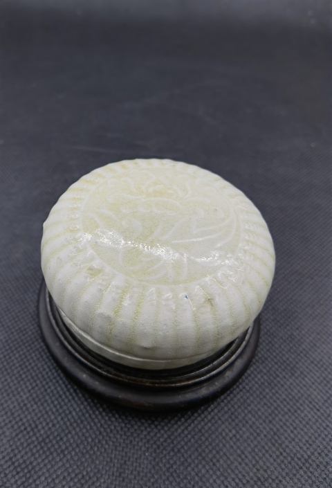 古玩陶瓷青白釉印花粉盒拍賣,當前價格1580元