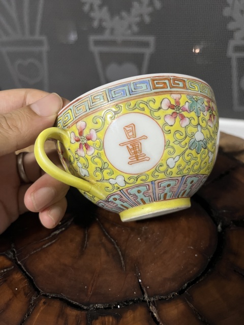 古玩陶瓷（二級官）民國黃地粉彩福壽無量紋茶杯拍賣，當前價格200元