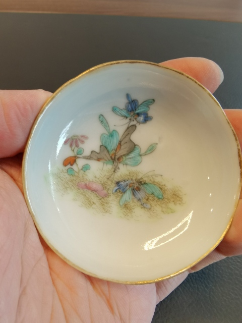 古玩陶瓷清晚·粉彩花蝶紋筆添真品鑒賞圖