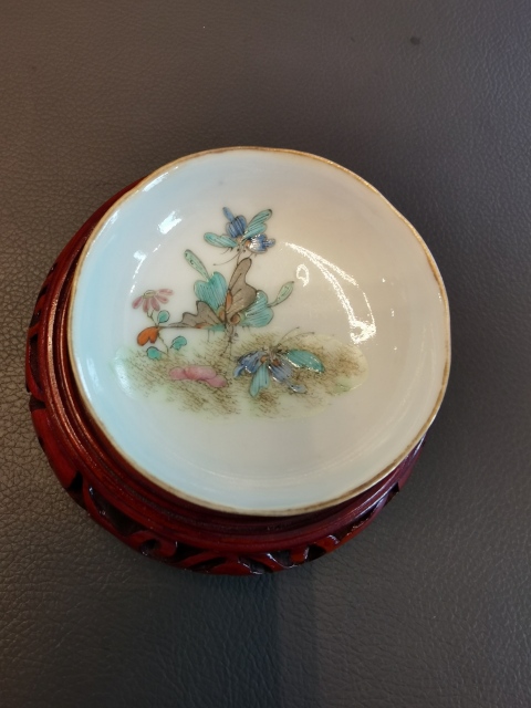 古玩陶瓷清晚·粉彩花蝶紋筆添真品鑒賞圖