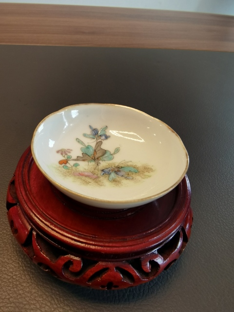 古玩陶瓷清晚·粉彩花蝶紋筆添真品鑒賞圖