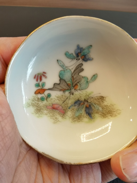 古玩陶瓷大清同治年製官窯本朝款粉彩蝶戀花紋筆添拍賣,當前價格750元