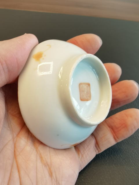 古玩陶瓷大清同治年製官窯本朝款粉彩蝶戀花紋筆添拍賣,當前價格750元