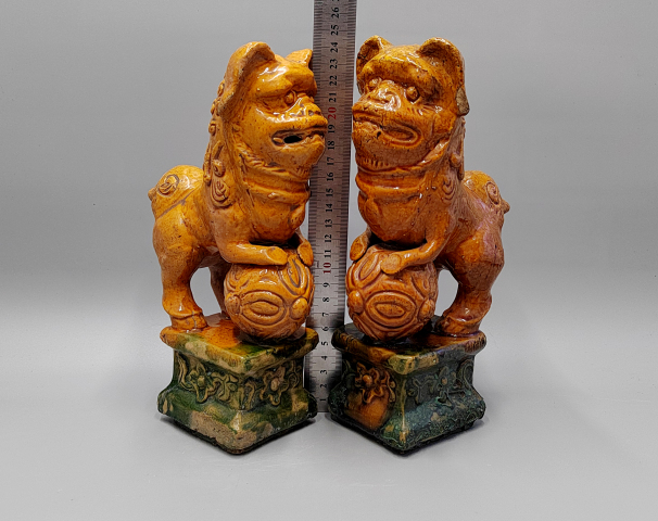 古玩陶瓷清代三彩獅子滾繡球擺件一對拍賣，當前價格1280元