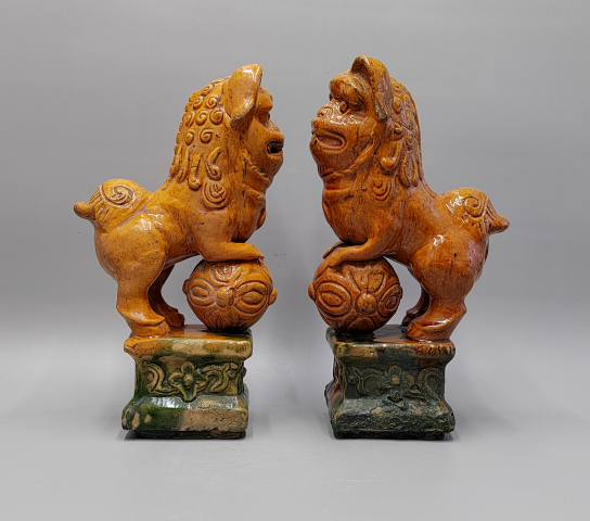 古玩陶瓷清代三彩獅子滾繡球擺件一對拍賣，當前價格1280元