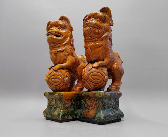 古玩陶瓷清代三彩獅子滾繡球擺件一對拍賣，當前價格1280元