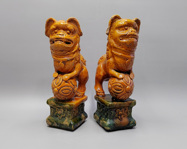 古玩陶瓷清代三彩獅子滾繡球擺件一對拍賣，當前價格1280元