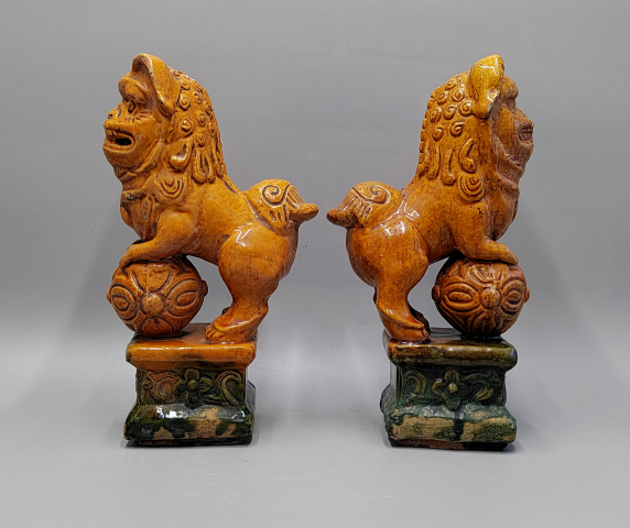 古玩陶瓷清代三彩獅子滾繡球擺件一對拍賣，當前價格1280元