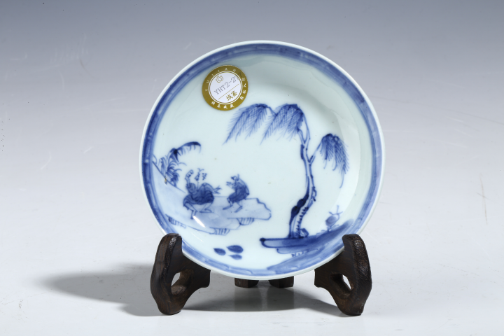 古玩陶瓷康熙·青花柳下人物紋碟拍賣，當(dāng)前價(jià)格2600元