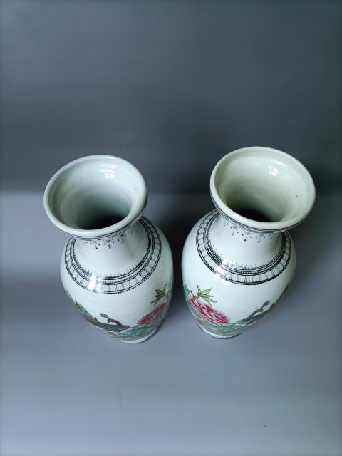 古玩陶瓷粉彩孔雀花卉紋瓶拍賣,當前價格780元