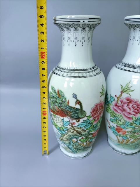 古玩陶瓷粉彩孔雀花卉紋瓶拍賣,當前價格780元
