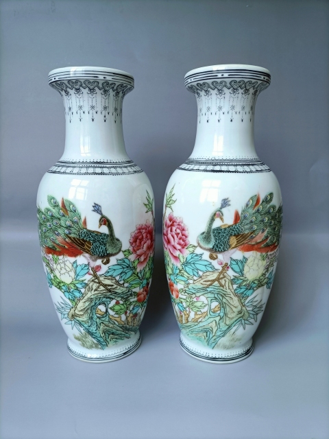 古玩陶瓷粉彩孔雀花卉紋瓶拍賣,當前價格780元