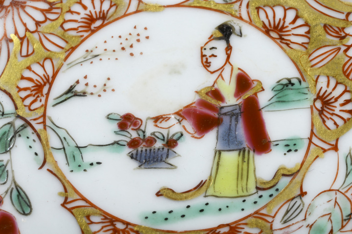 古玩陶瓷清雍正·金地粉彩開窗仕女花卉紋杯碟一套拍賣,當前價格3800元