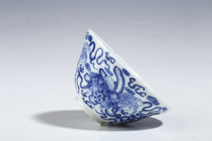 古玩陶瓷(已實物鑒真)清晚·青花獅子繡球紋-精品青花蓋碗拍賣,當前價格0元