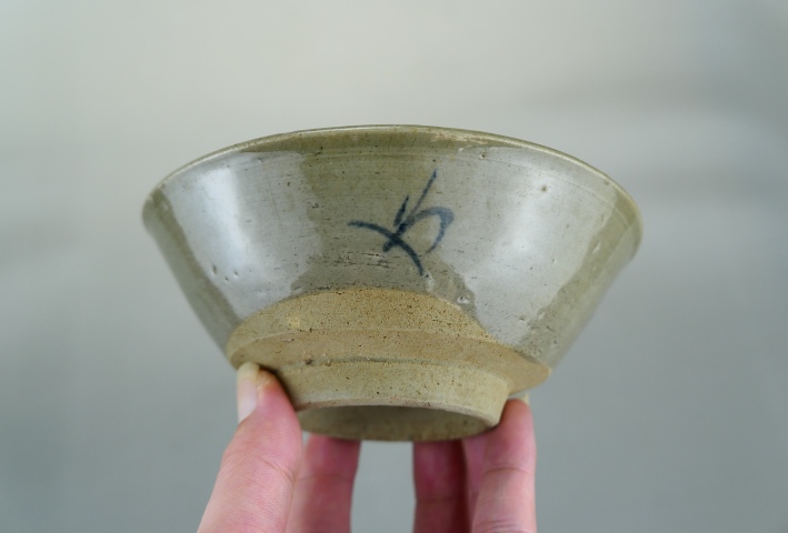古玩陶瓷明代.龍泉青瓷青花花卉紋唇口碗(1368年-1644年)拍賣,當(dāng)前價(jià)格720元