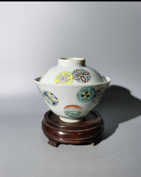 古玩陶瓷粉彩皮球花紋蓋碗拍賣,當前價格3500元