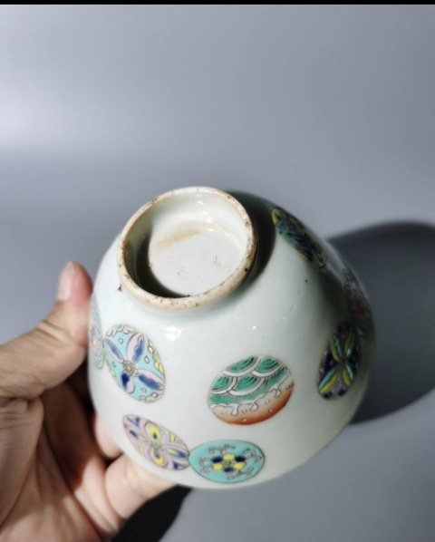 古玩陶瓷粉彩皮球花紋蓋碗拍賣,當前價格3500元