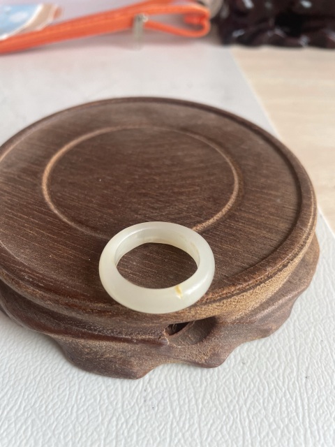 古玩玉器和田玉戒指拍賣,當前價格3000元