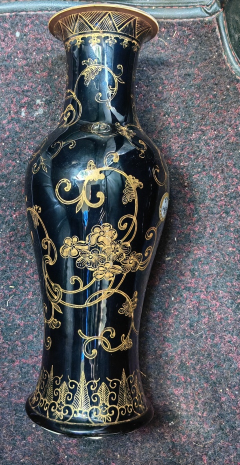 域鉴古玩】晚清·乌金釉描金缠枝花卉纹观音瓶拍卖价格/图片/值多少钱