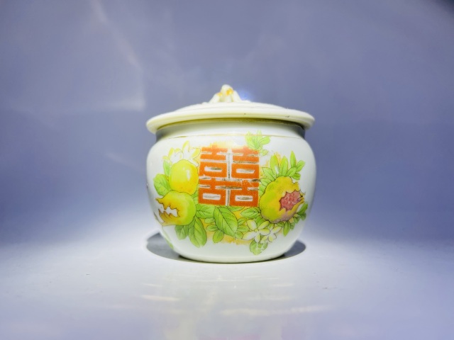古玩陶瓷粉彩三多喜字紋蓋罐拍賣,當前價格0元