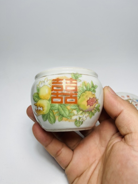 古玩陶瓷粉彩三多喜字紋蓋罐拍賣,當前價格0元